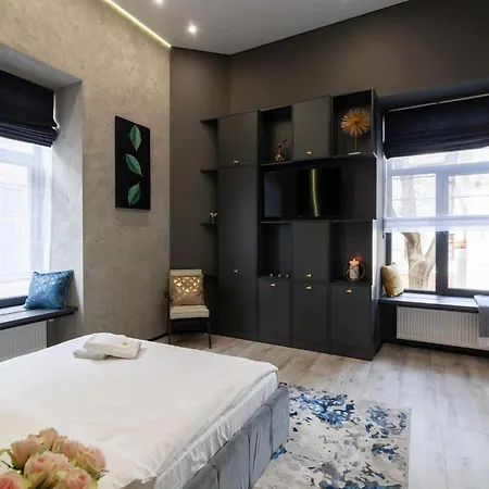 Royal Romantic Apartment With Bathtub Lviv Exterior photo