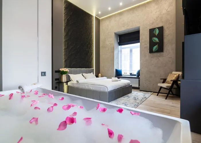Royal Romantic Apartment With Bathtub