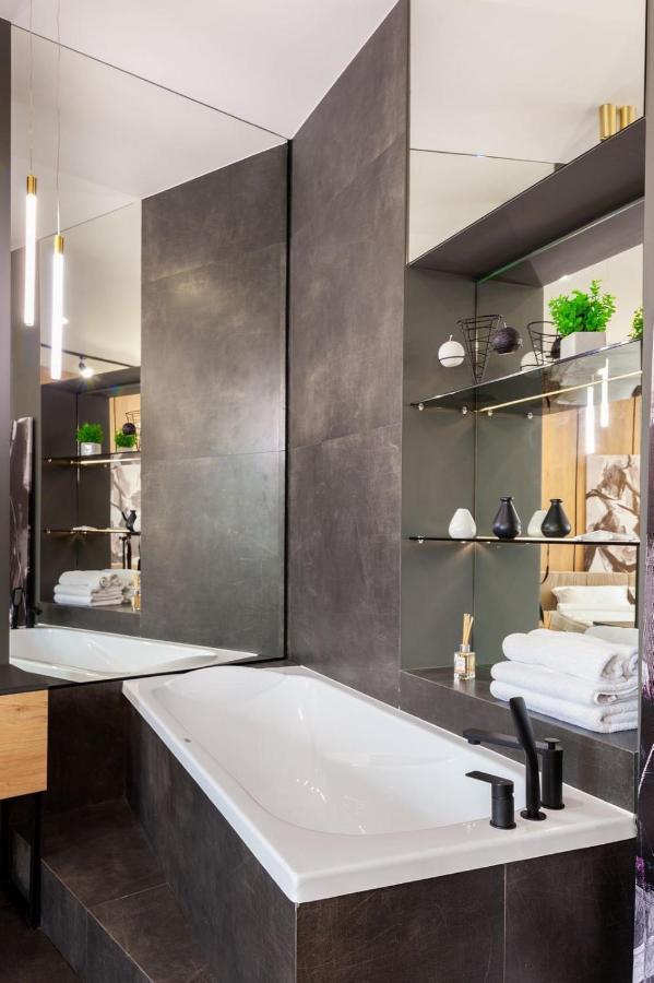Royal Romantic With Bathtub Apartment