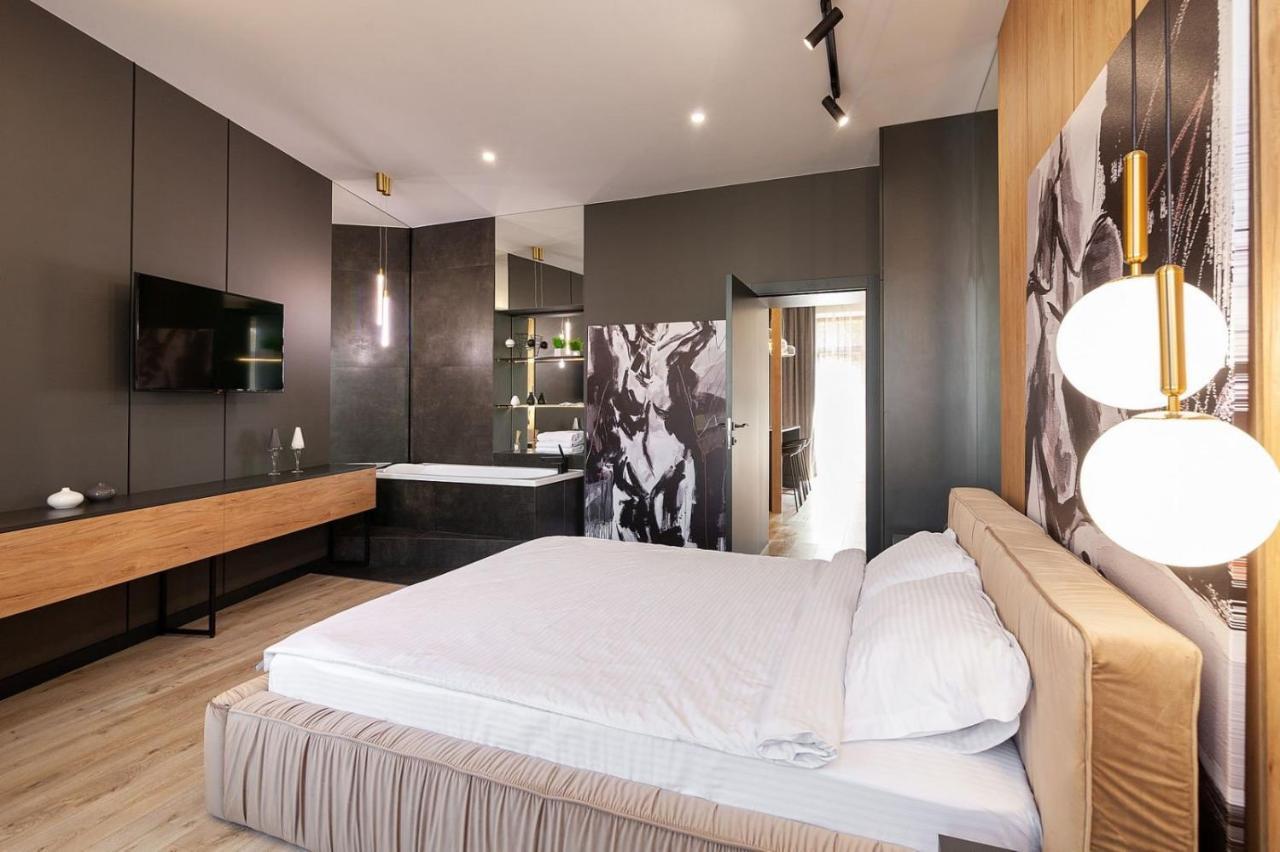 Royal Romantic With Bathtub Lviv