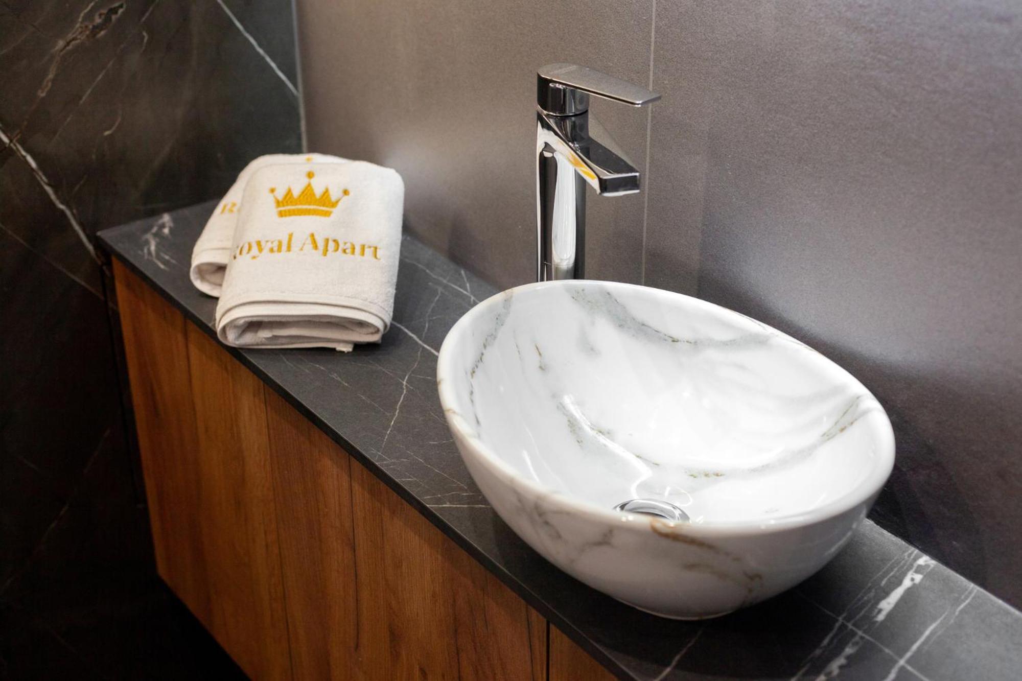 Apartment Royal Romantic With Bathtub Lviv