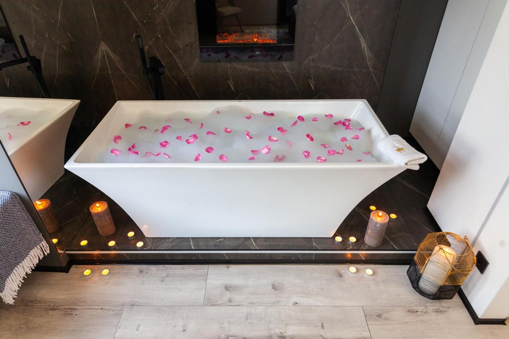 Royal Romantic With Bathtub * Lviv