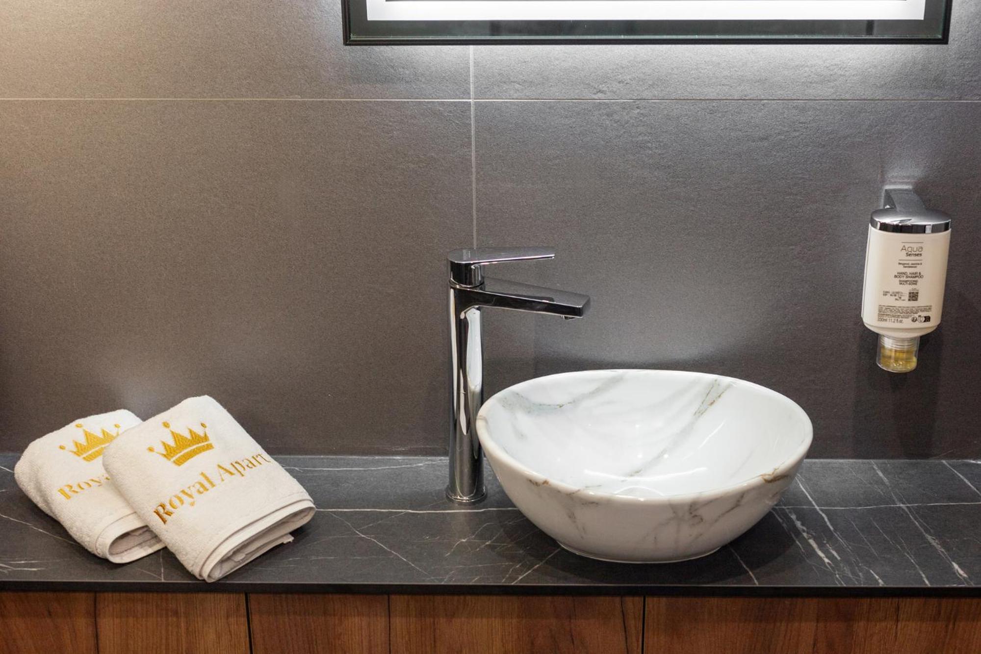 Royal Romantic With Bathtub Apartment Lviv